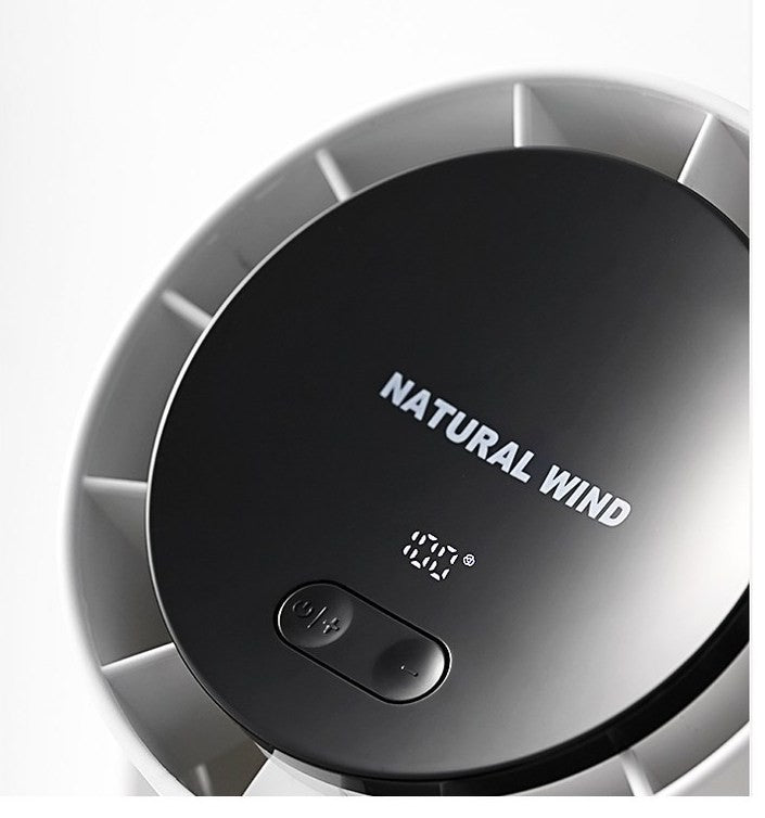 Близък план на контролните бутони и LED дисплей на вентилатора Atron F50 с надпис Natural Wind