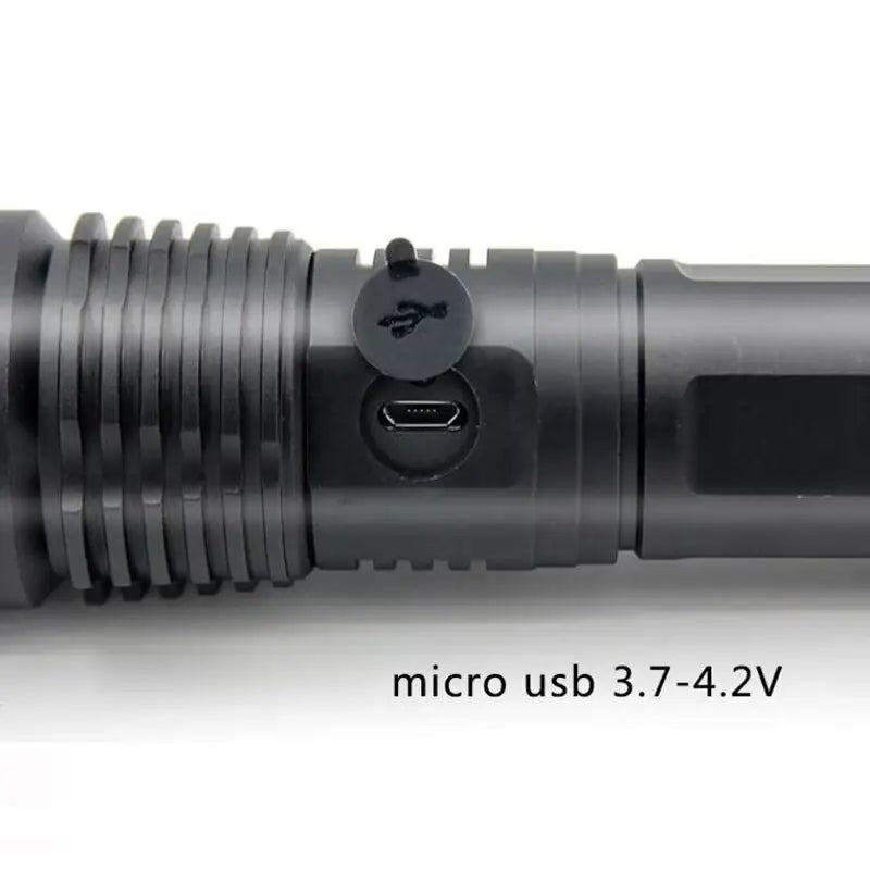 Защитен Micro USB порт за зареждане на фенера с гумена капачка срещу влага и прах.