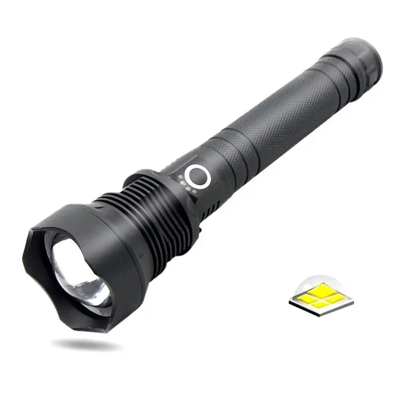 Мощен ръчен фенер с SMD P70 диод, осигуряващ до 1800 лумена яркост.