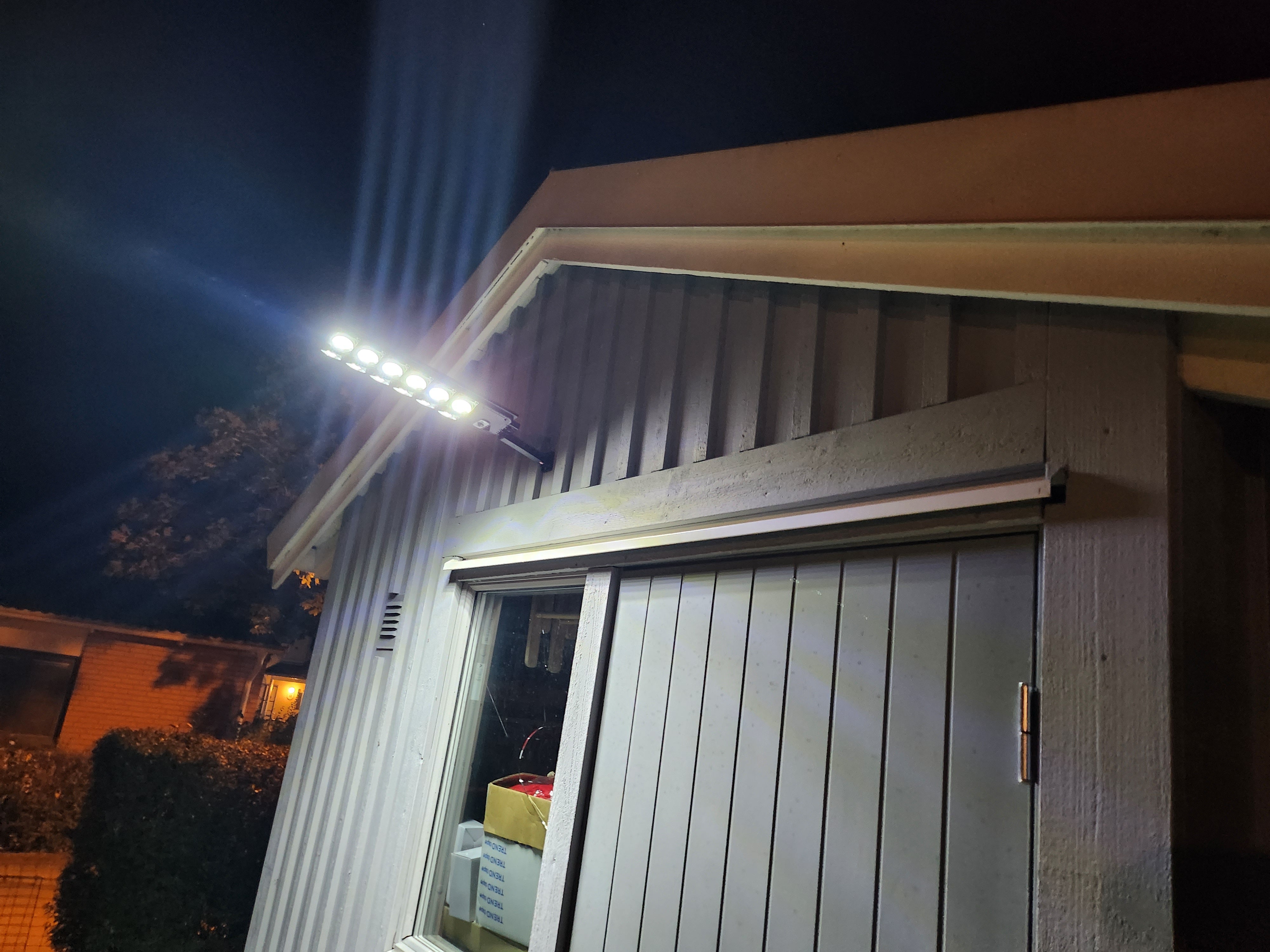 соларни-градински-лампи